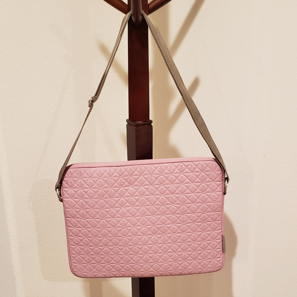 Belkin pink quilted laptop bag with strap - Picture 7 of 7